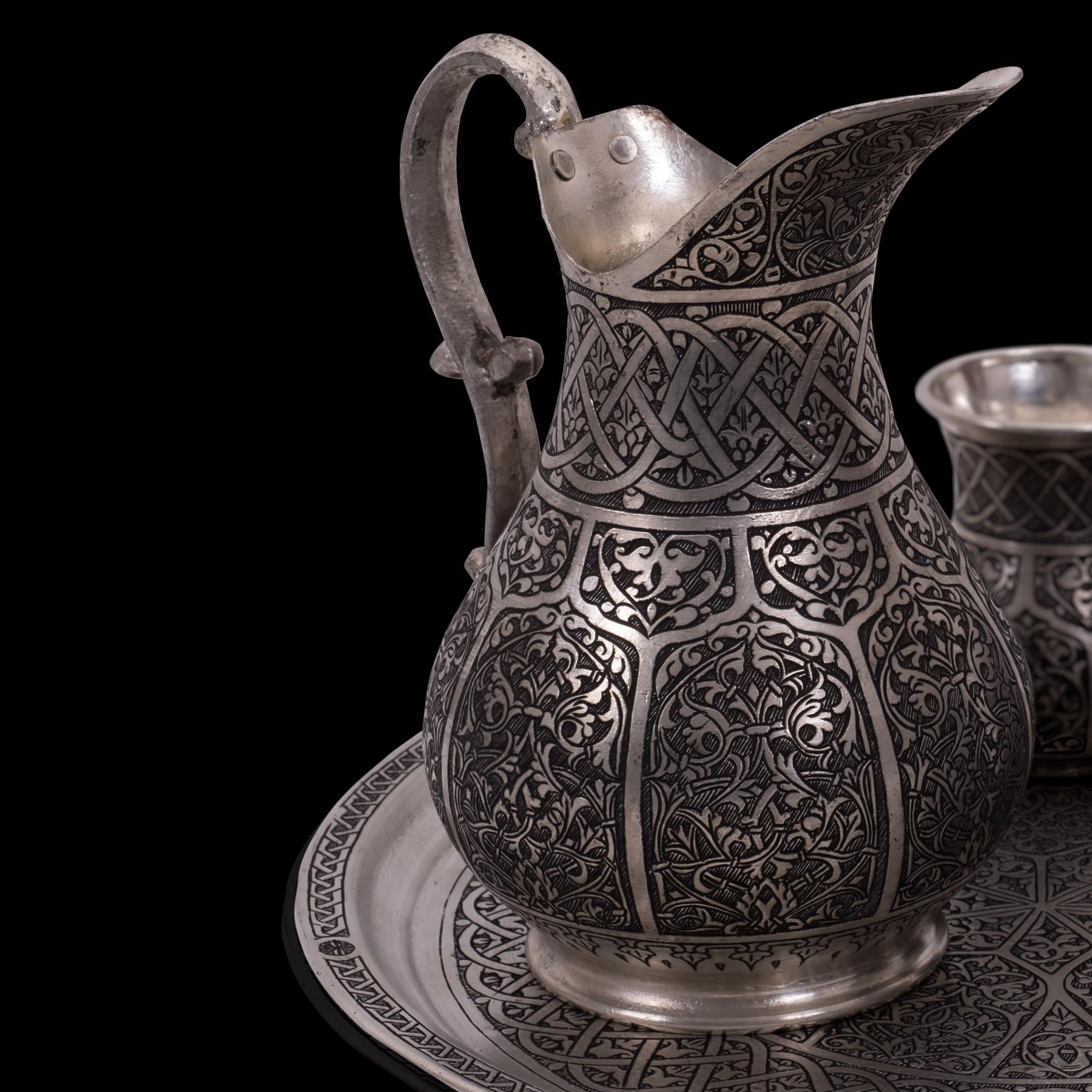 BAKIR İŞLEMELİ SÜRAHİ VE BARDAK TAKIMI (6 PARÇA)