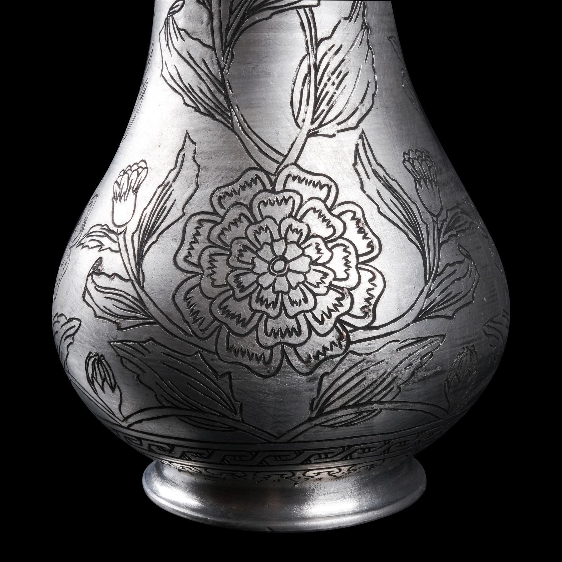 ÇİÇEK İŞLEMELİ SÜRAHİ