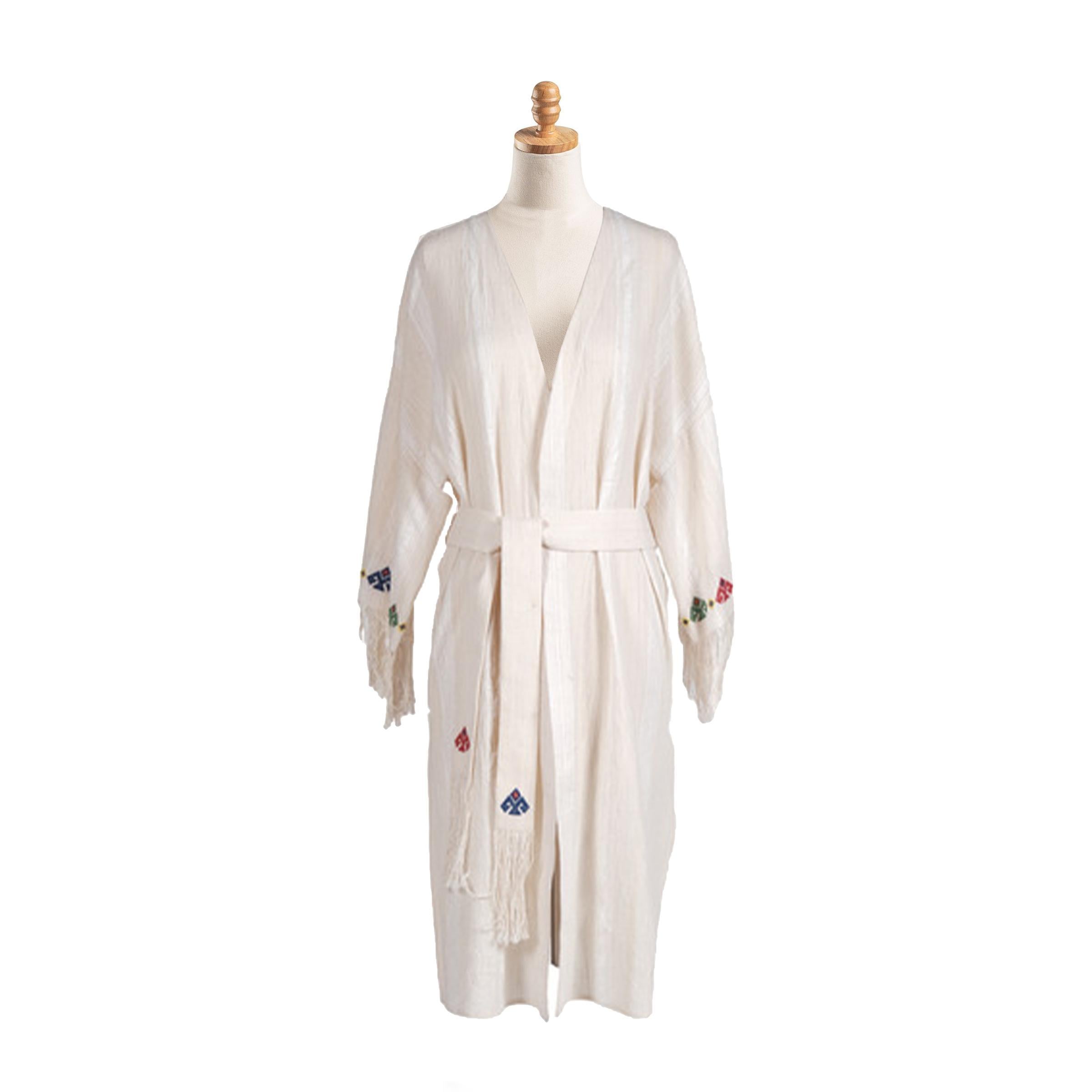 ELİ BELİNDE BORNOZ