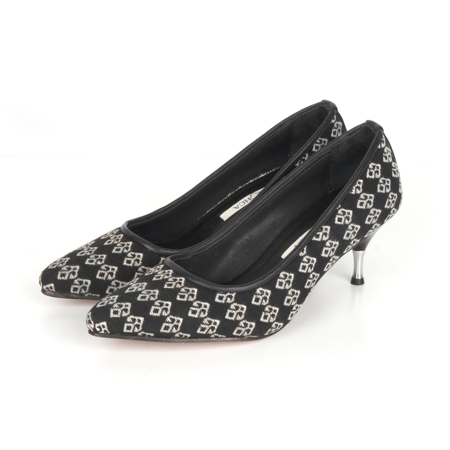 ELİ BELİNDE TİRE AYAKKABI