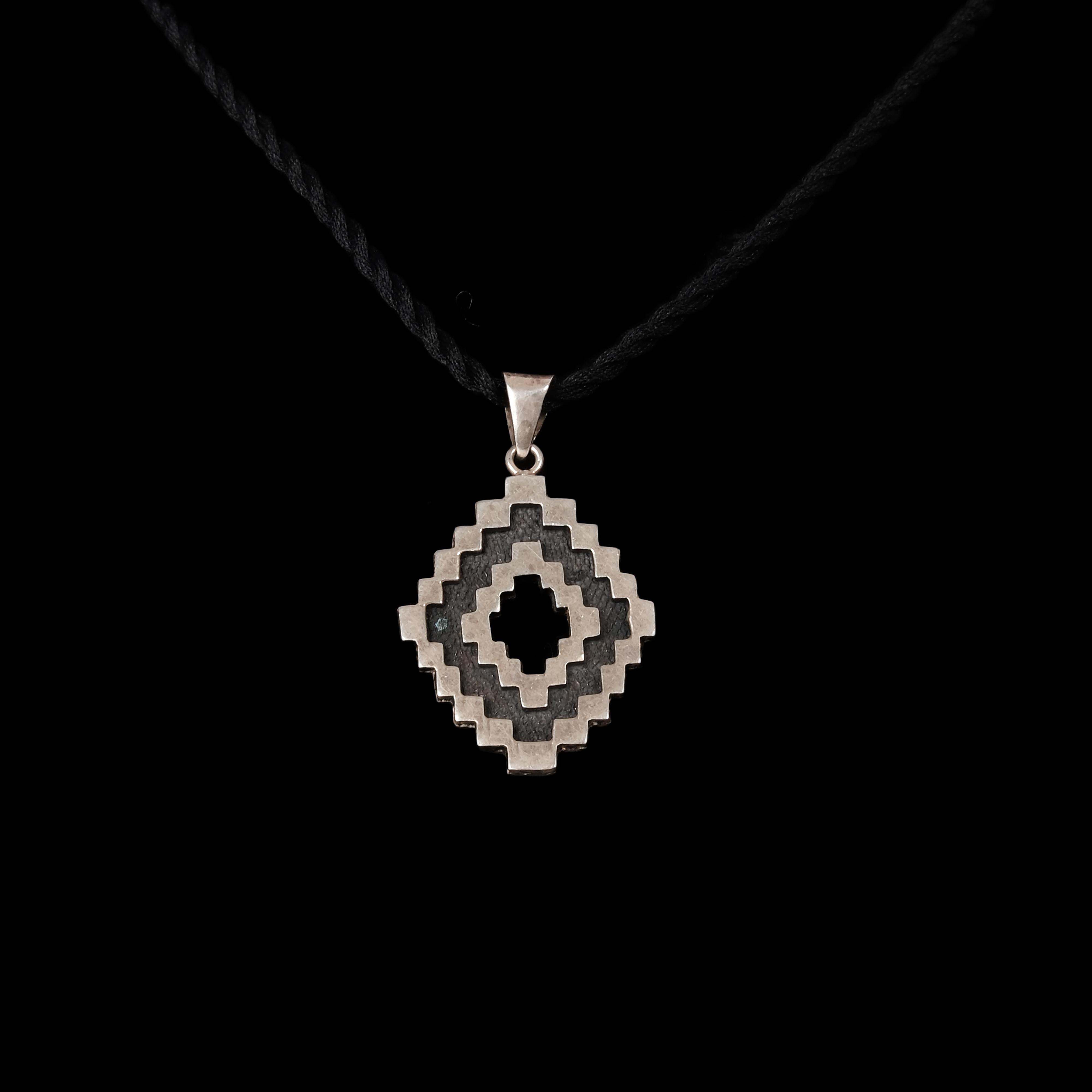 GÖZ MOTİFLİ KOLYE UCU (4,9 GR)