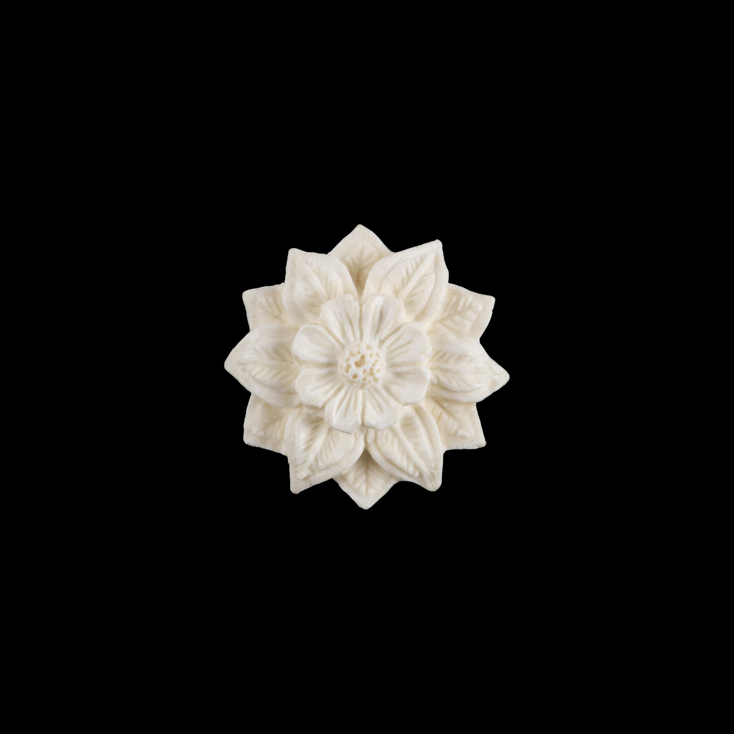 LÜLETAŞI LOTUS BROŞ