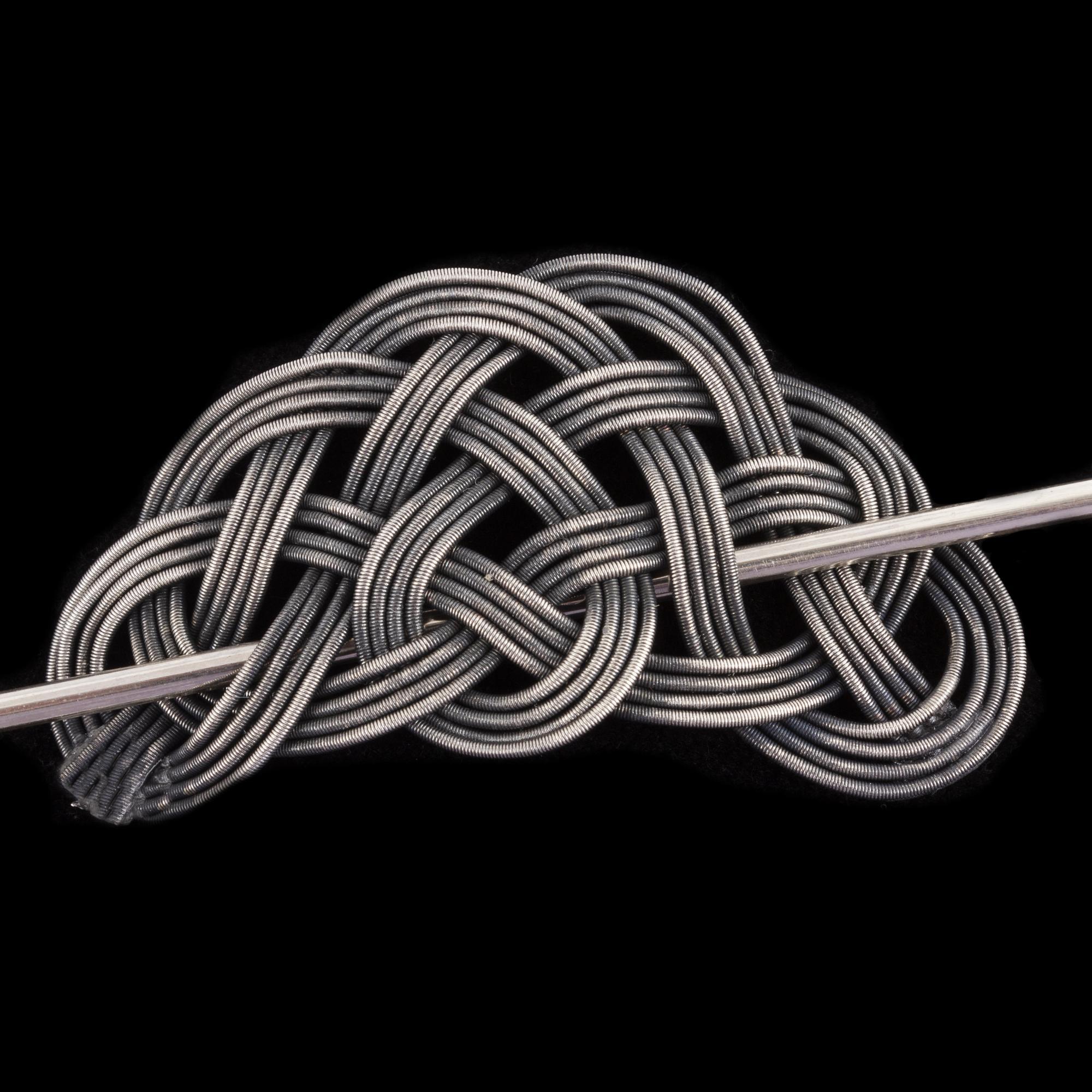 OKSİTLİ KAZAZİYE YAKA İĞNESİ (12,19 GR)