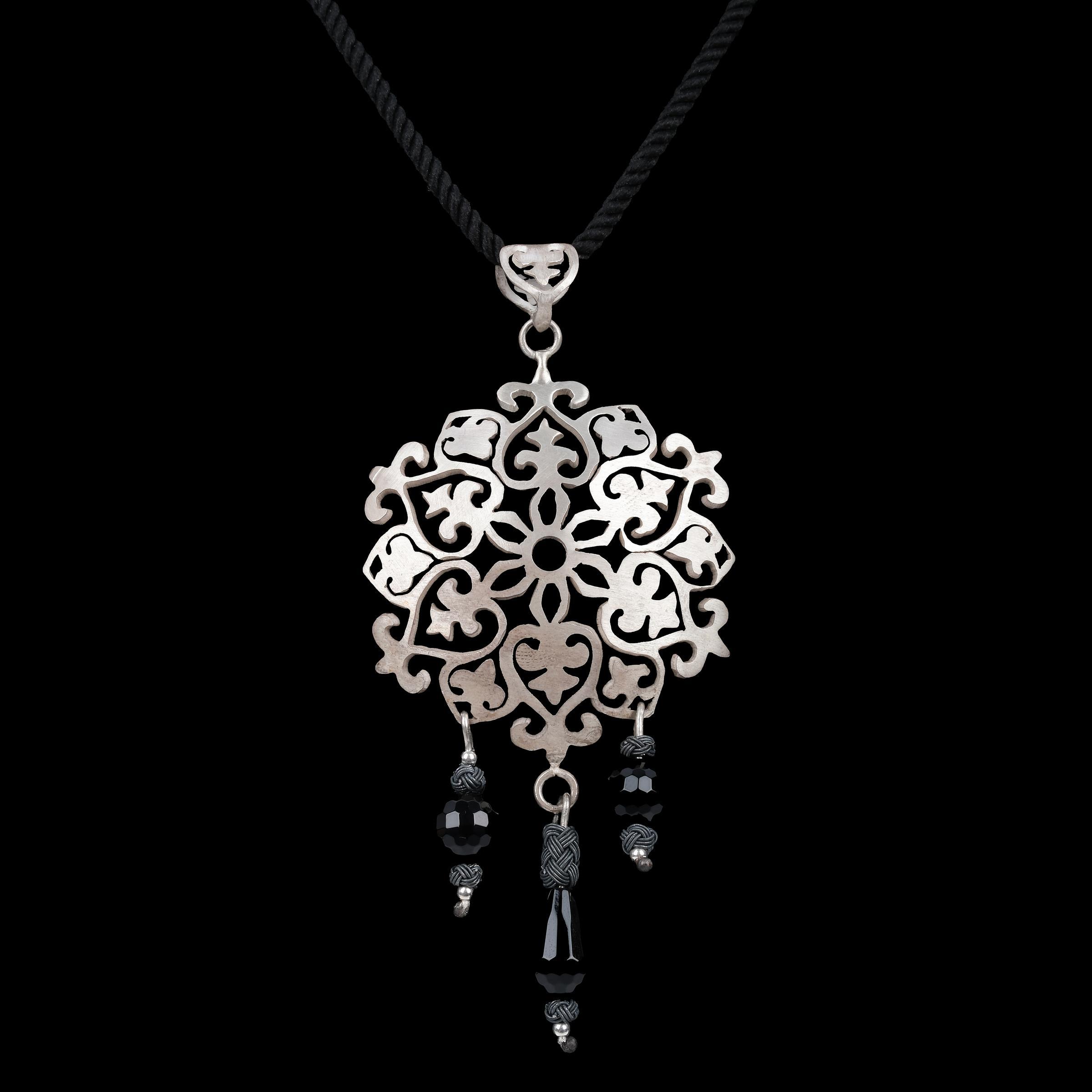 RUMİ DESENLİ AJUR KOLYE