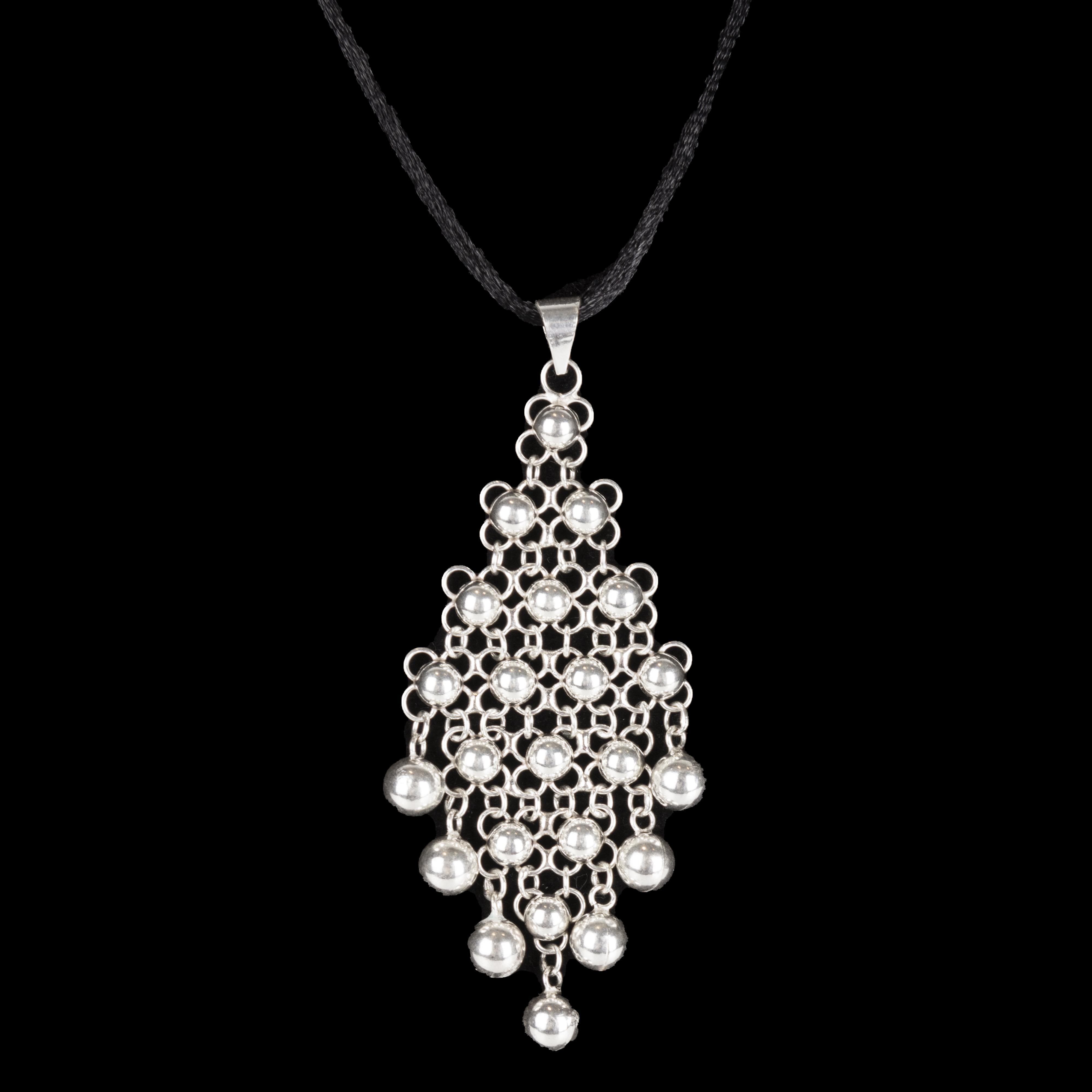 YARIM KAPAKLI KİŞNİŞLİ KOLYE UCU (6,9 GR)