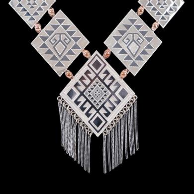 KİLİM MOTİFLİ GERDANLIK