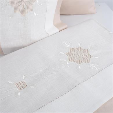 PARLAYAN YILDIZ NEVRESİM TAKIMI