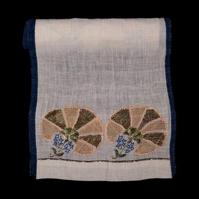 RENKLİ NAKIŞ KARANFİLLİ ÖRTÜ