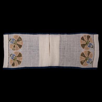 RENKLİ NAKIŞ KARANFİLLİ ÖRTÜ