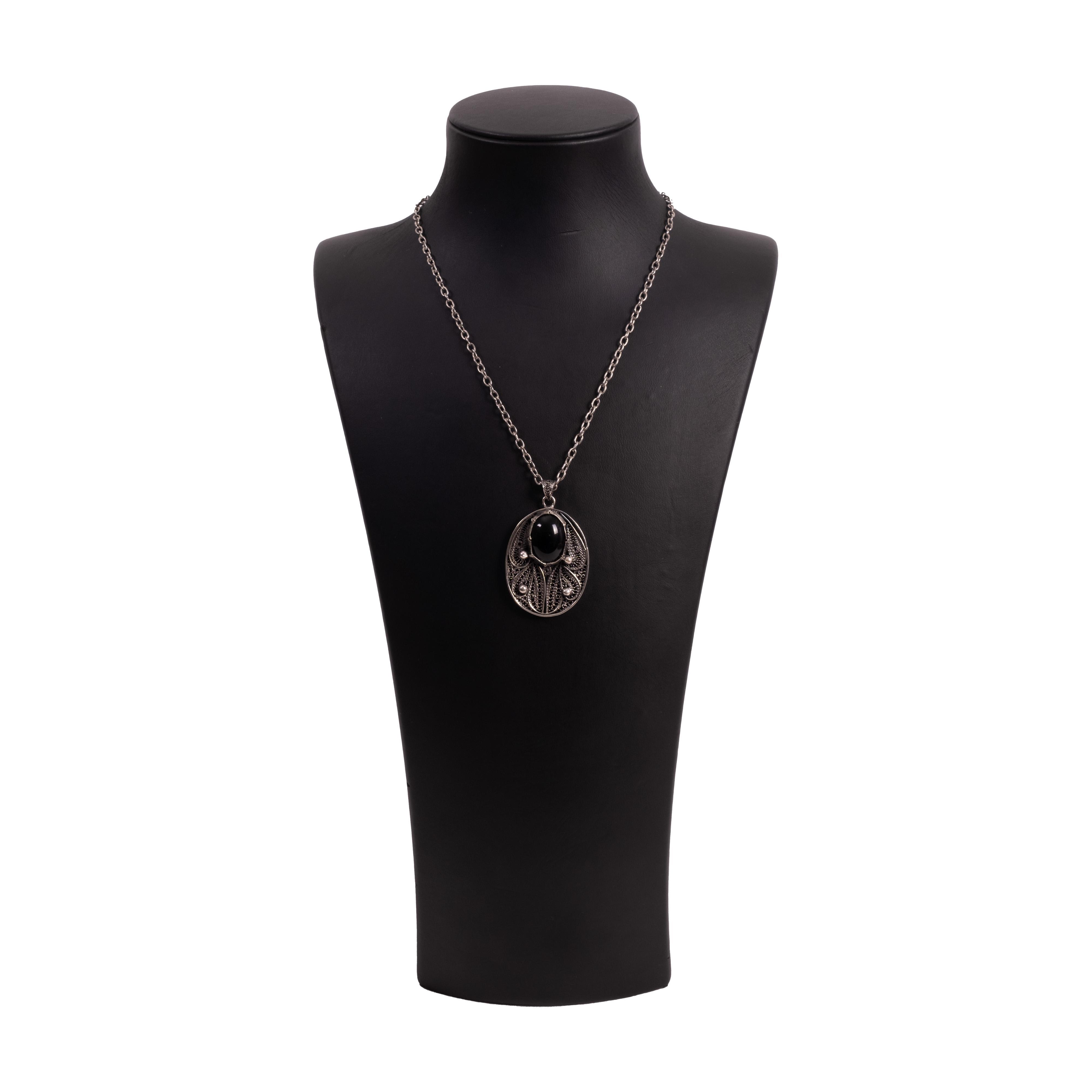 SİYAH TAŞLI LALELİ KOLYE (10,5 GR)