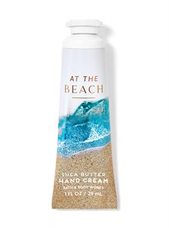At the Beach / El Kremi