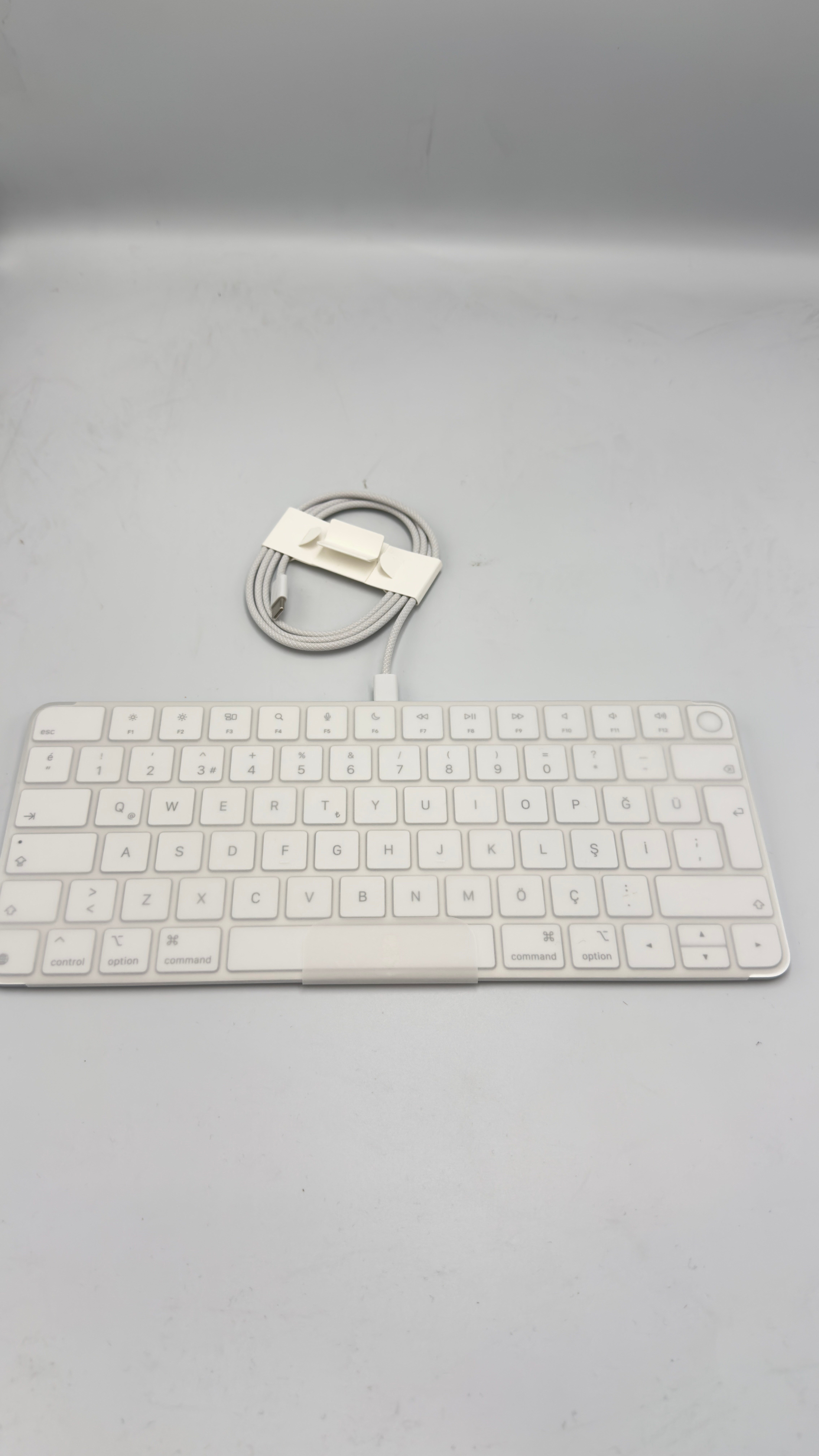 Magic Keyboard with Touch ID  - TR Q Gümüş