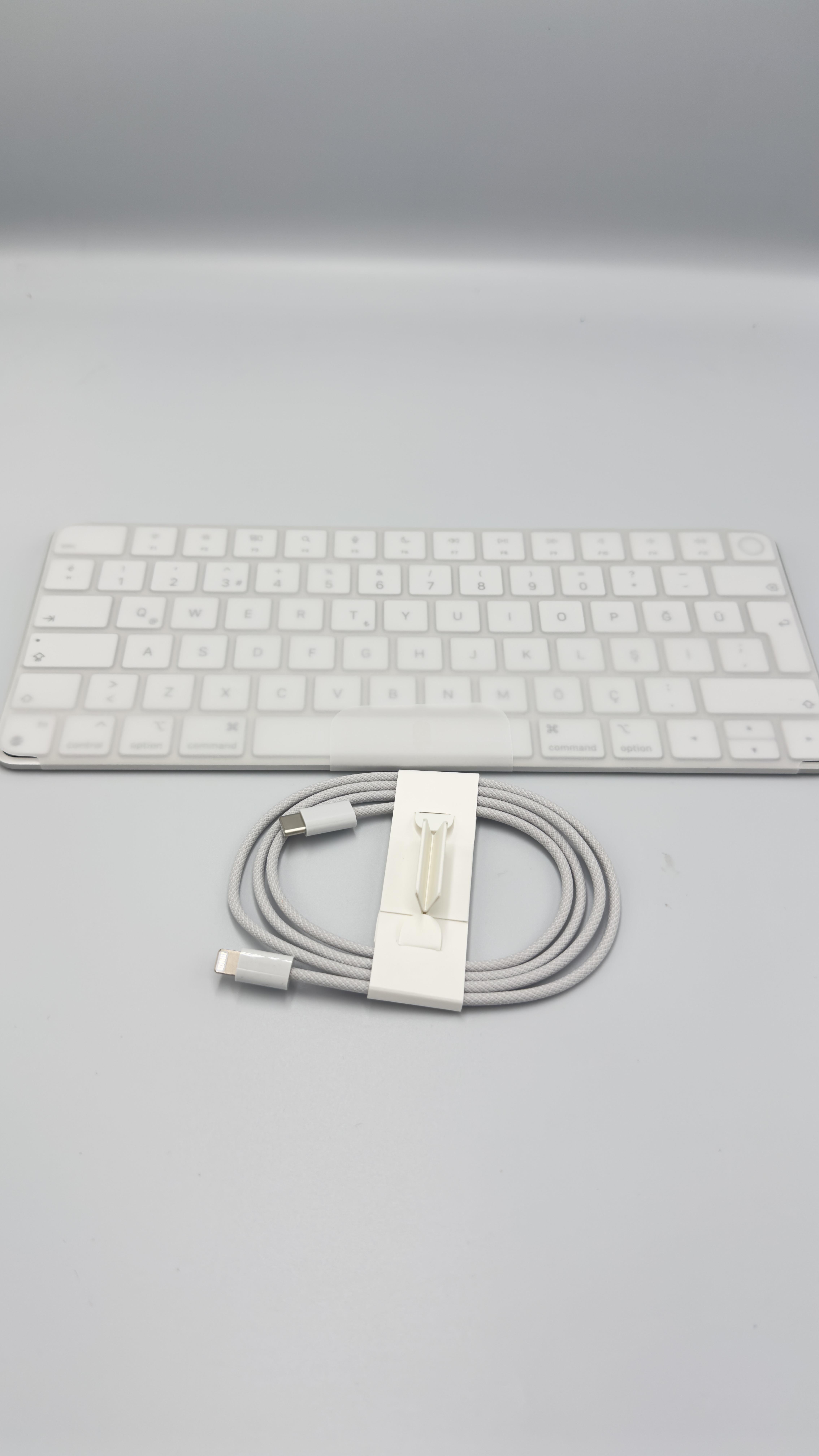 Magic Keyboard with Touch ID  - TR Q Gümüş