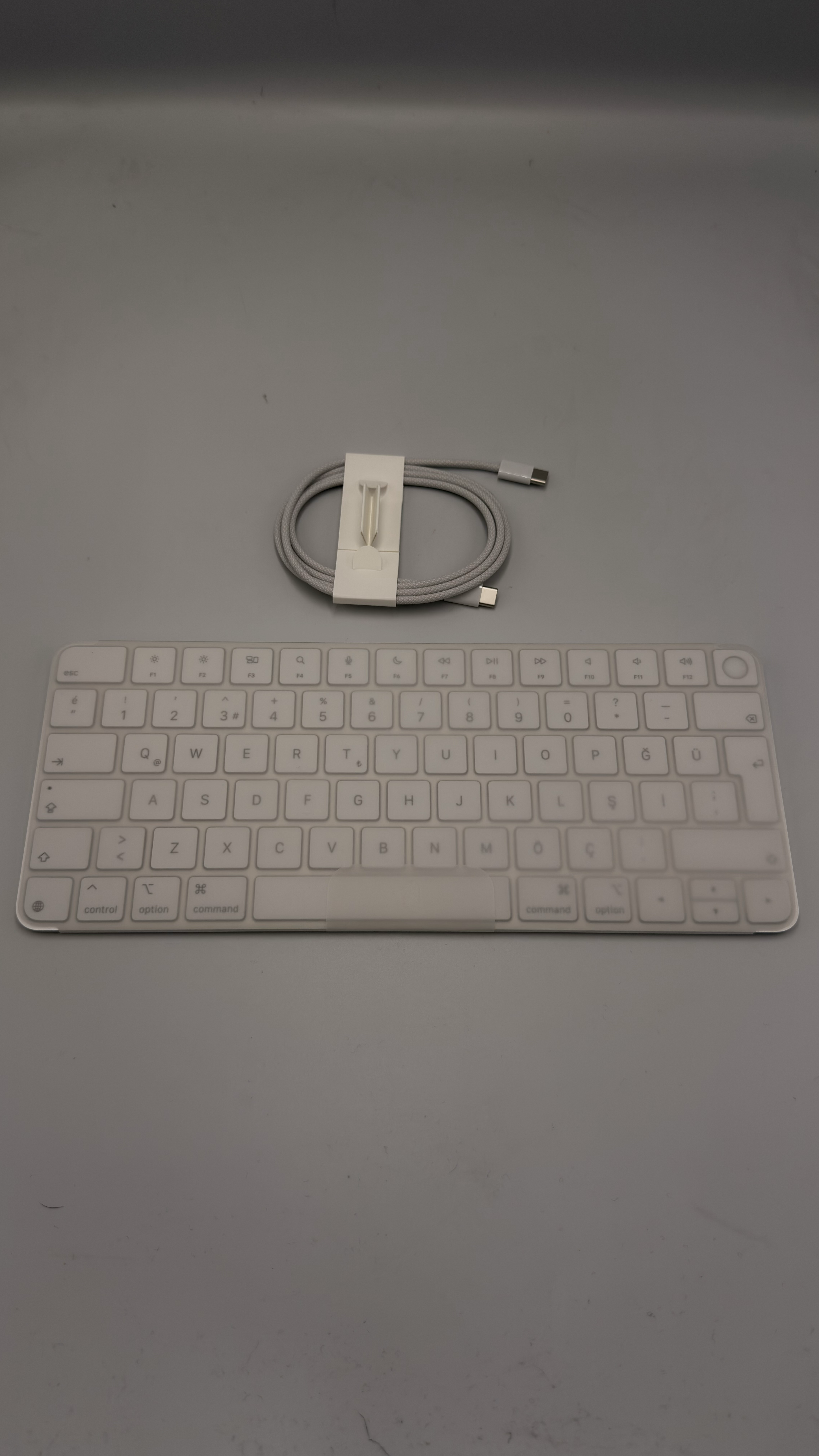 Magic Keyboard with Touch ID  - TR Q GÜMÜŞ Magic Keyboard with Touch ID  - TR Q USB C KABLO DAHİL 