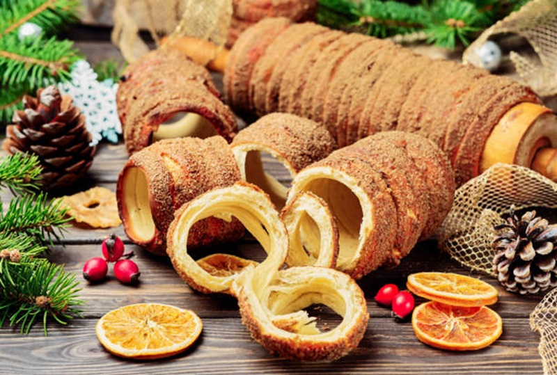 Makara tatlı nedir? Makara Tatlısı Nasıl yapılır? Trdelnik Nasıl Servis Edilir?