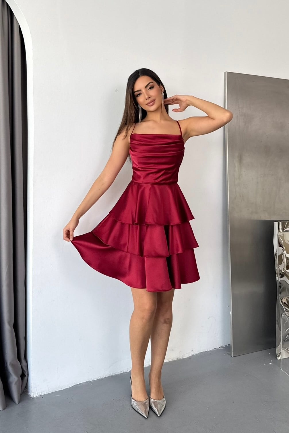 Eteği Kat Kat Straplez İnce Askılı Ve Sırt Bağcıklı After Kısa Elbise - Bordo