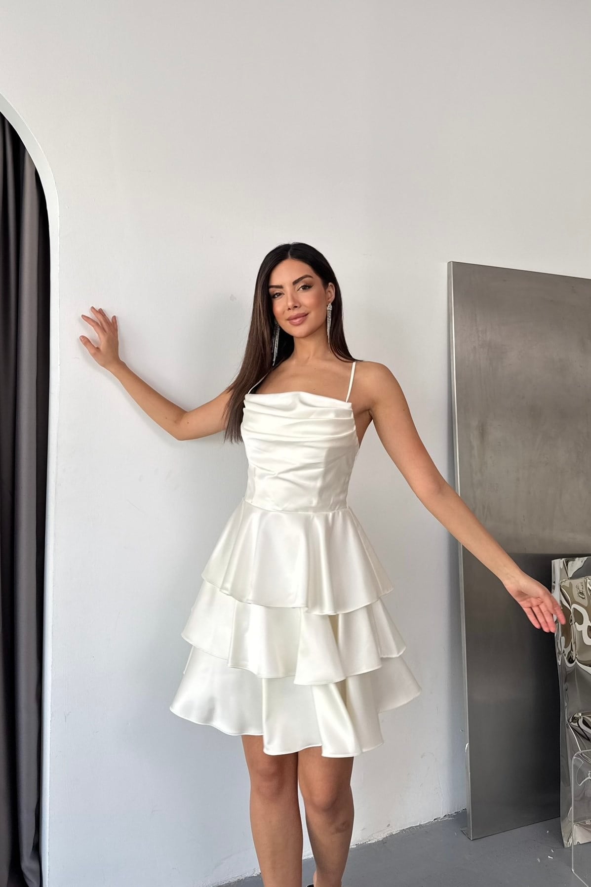 Eteği Kat Kat Straplez İnce Askılı Ve Sırt Bağcıklı After Kısa Elbise - Ekru