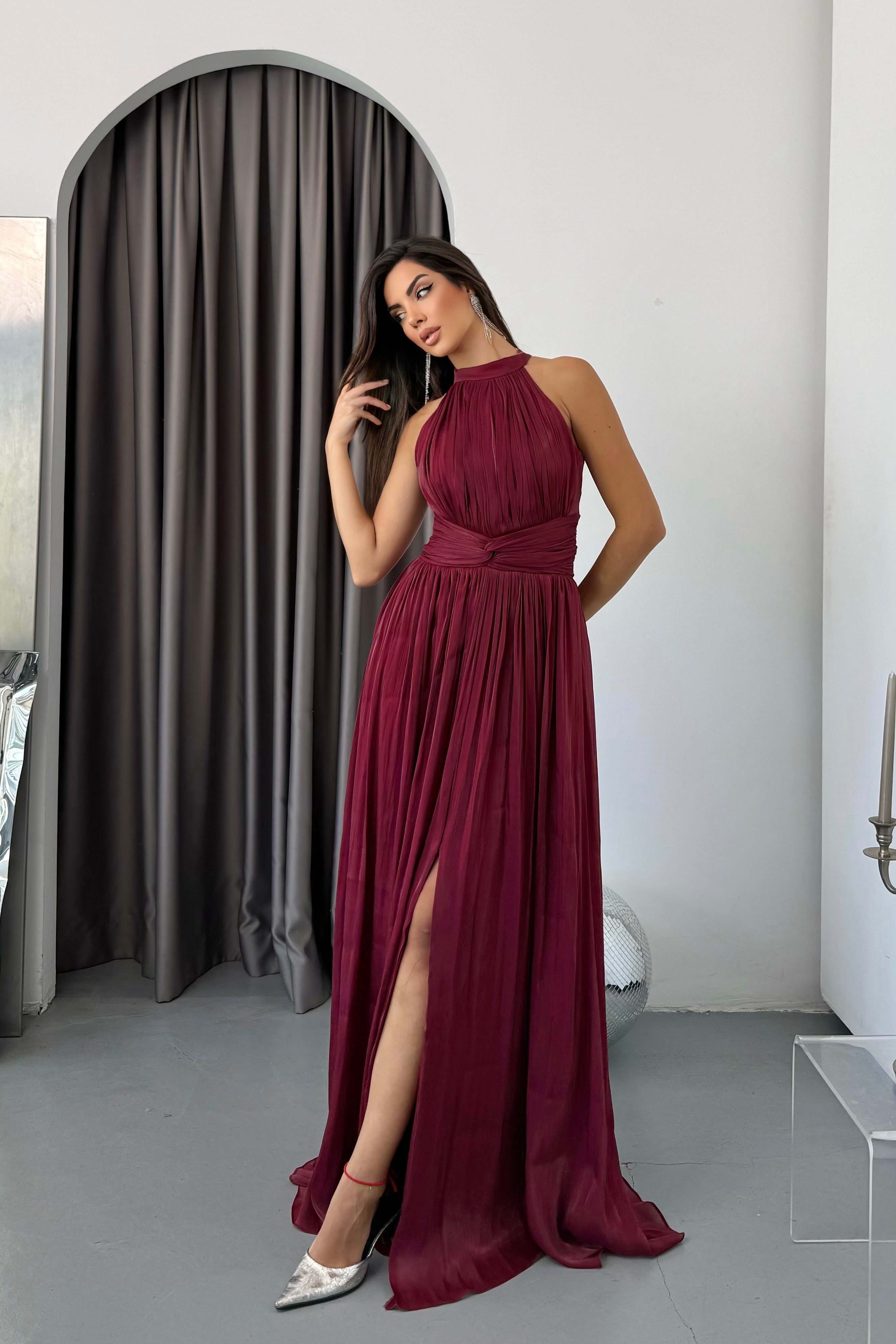 Halter Yaka Organze Janjan Beli Büzgülü Abiye Elbise -Bordo