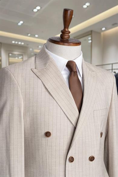 İtalyan Kesim Slim Fit Çizgili Açık Bej Kruvaze Takım Elbise – SD42298