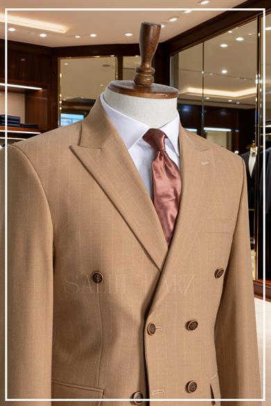 İtalyan Kesim Slim Fit Çizgili Vizon Kruvaze Takım Elbise – SD42343