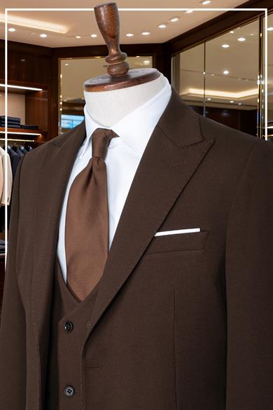 İtalyan Kesim Slim Fit Kahve Yelekli Takım Elbise | Yaka Puntolu Özel Tasarım SD42350