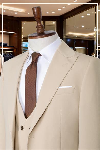 İtalyan Kesim Slim Fit Krem Yelekli Takım Elbise | Yaka Puntolu Özel Tasarım SD42349