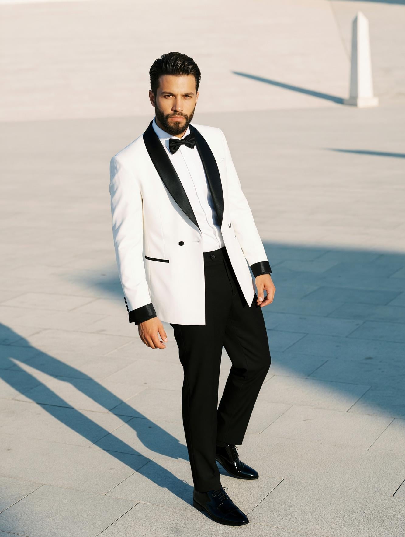 Premium Yaka Taş Detaylı Beyaz Smoking Damatlık – İtalyan Kesim SD42393