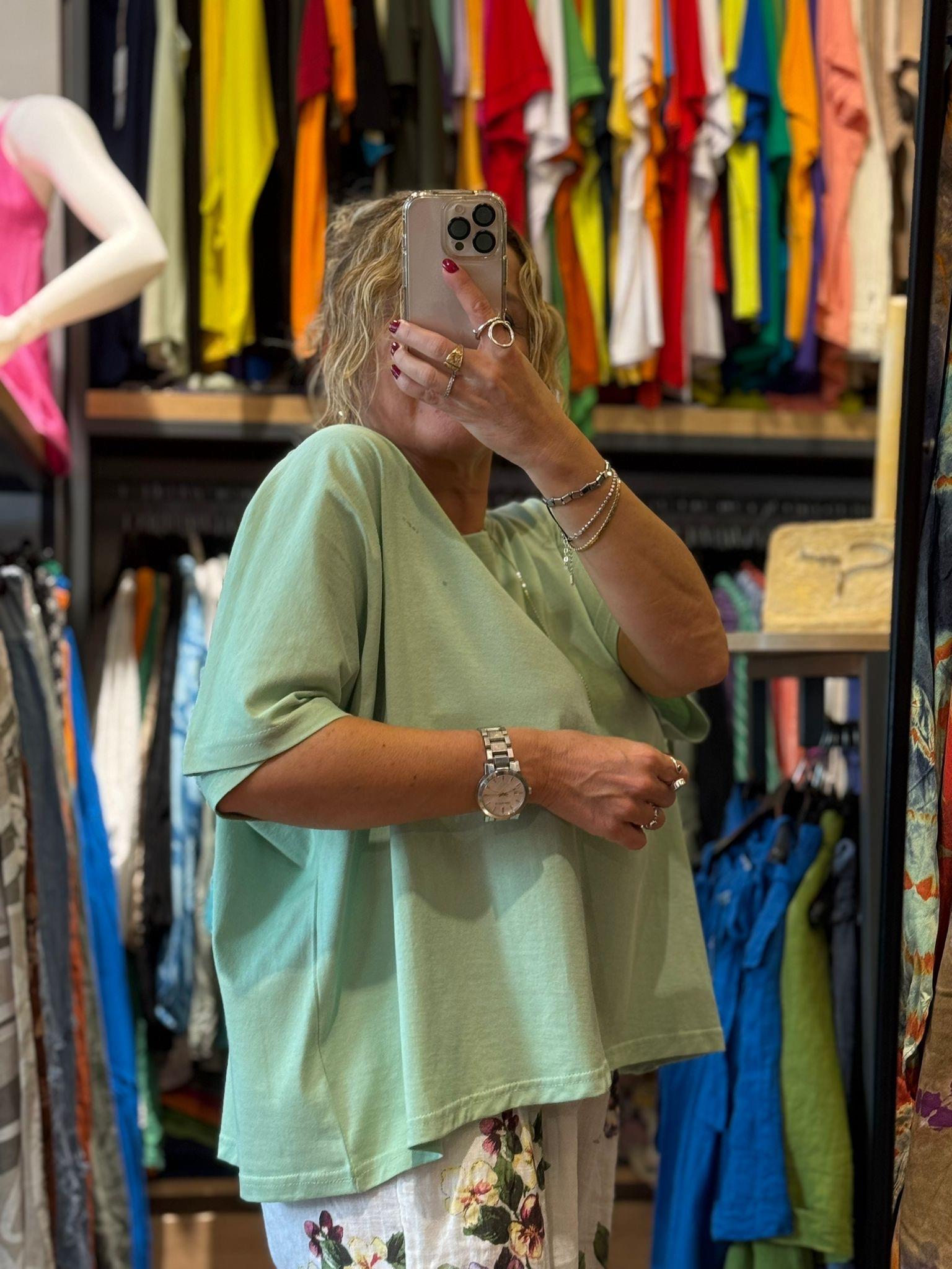 Kayık Yaka Kısa Kol Tshirt