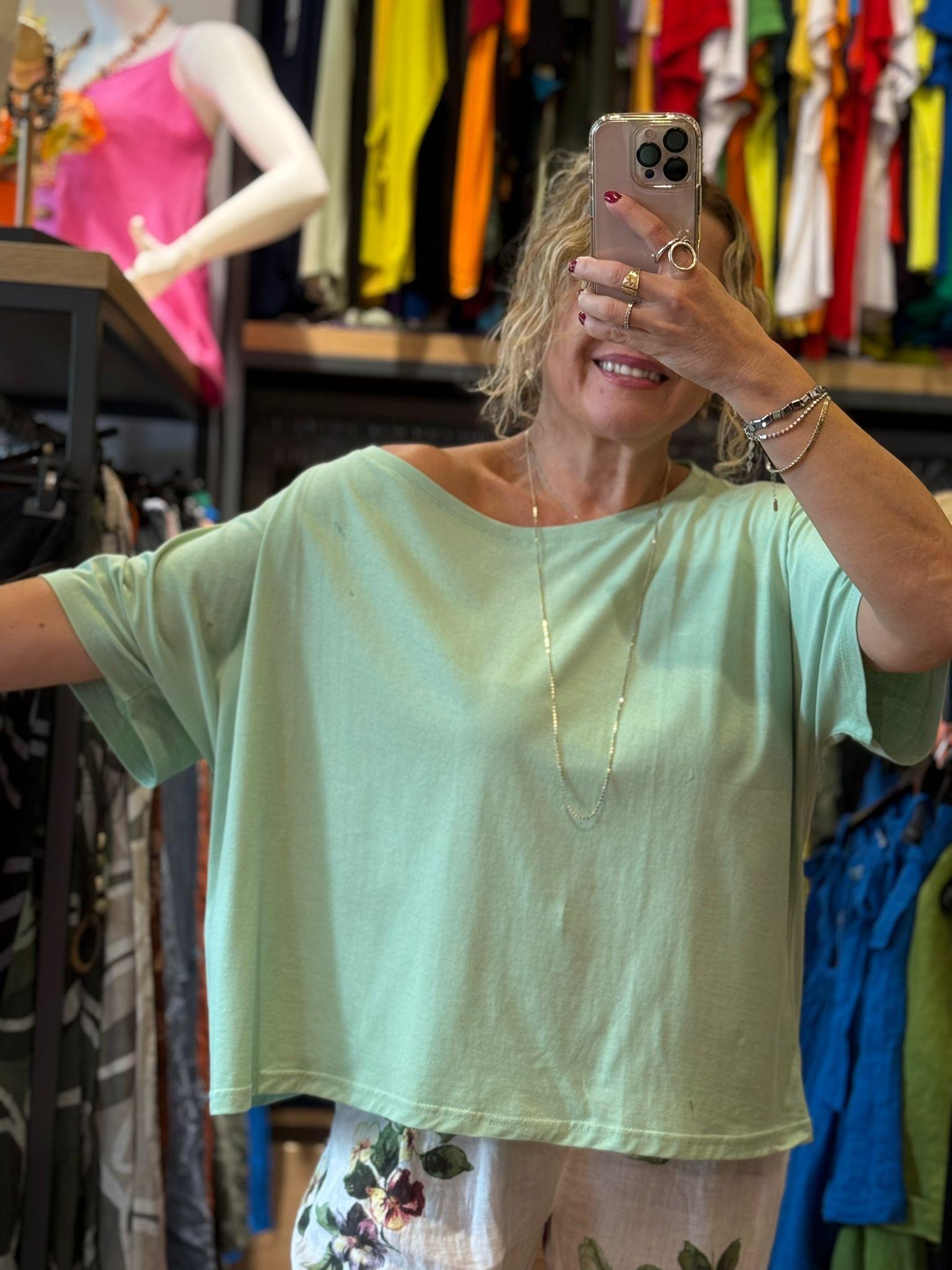 Kayık Yaka Kısa Kol Tshirt