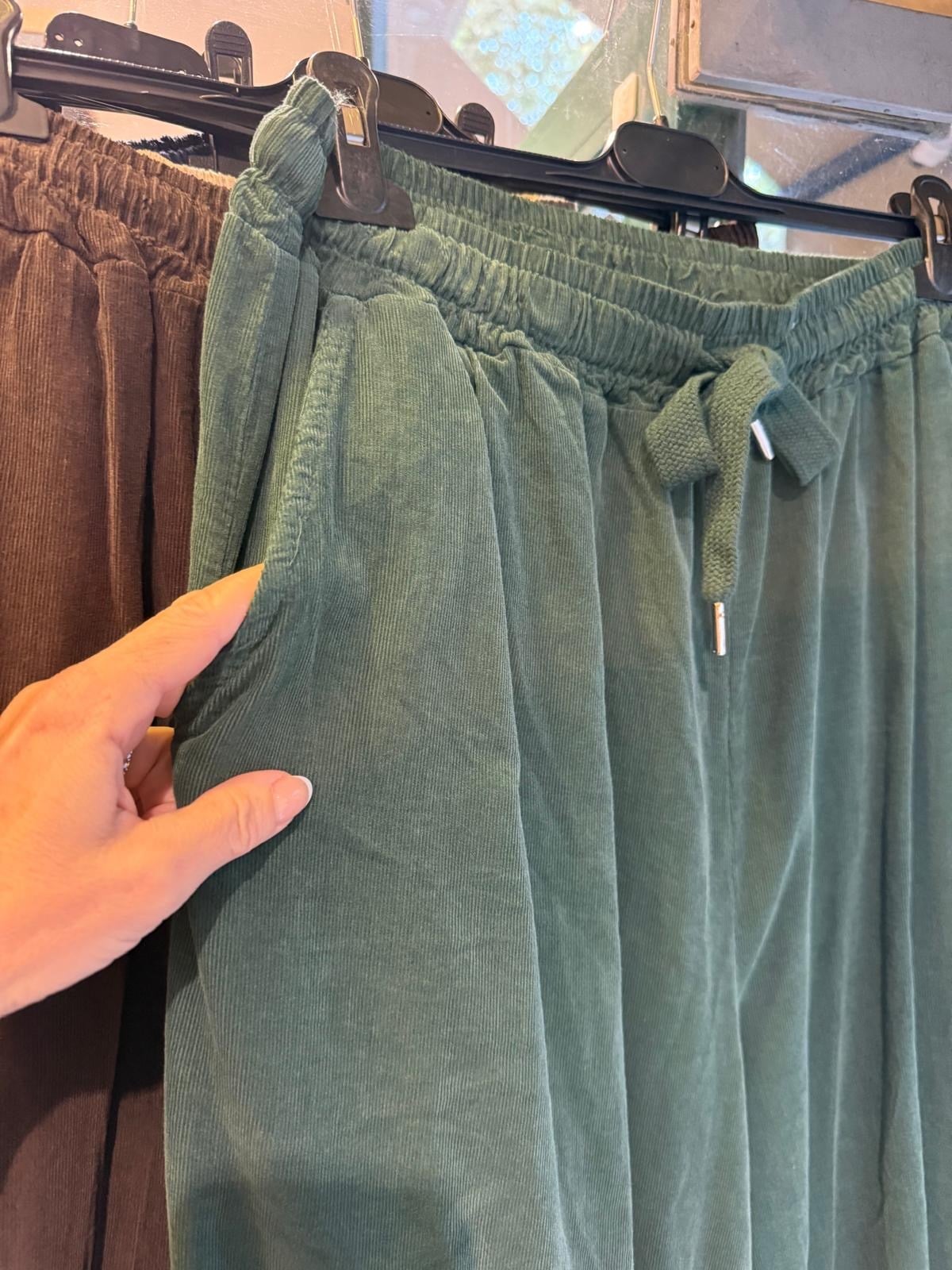 İthal Paçası Lastikli Oversize Kadife Pantolon