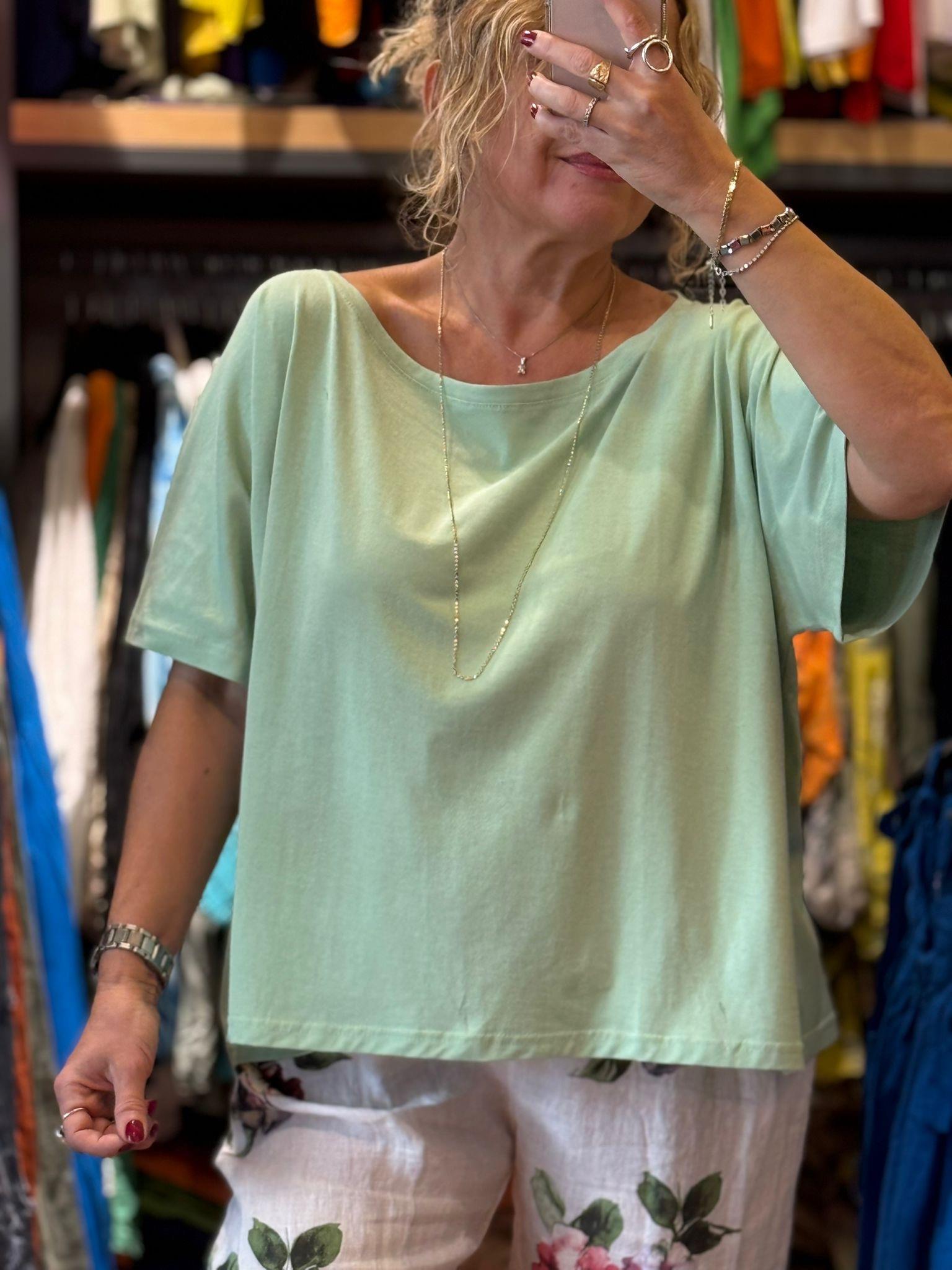 Kayık Yaka Kısa Kol Tshirt