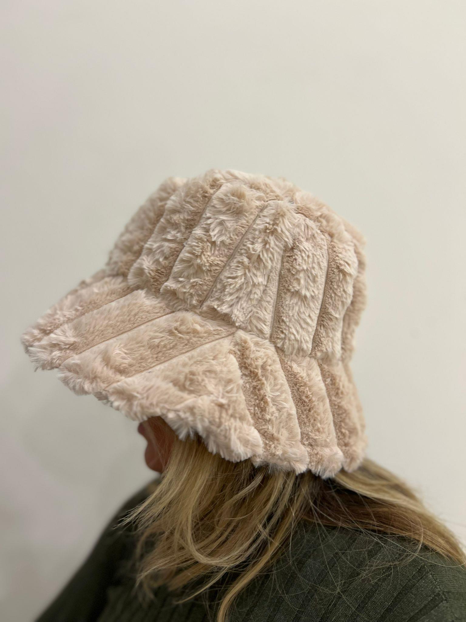 Bej Peluş Bucket Şapka