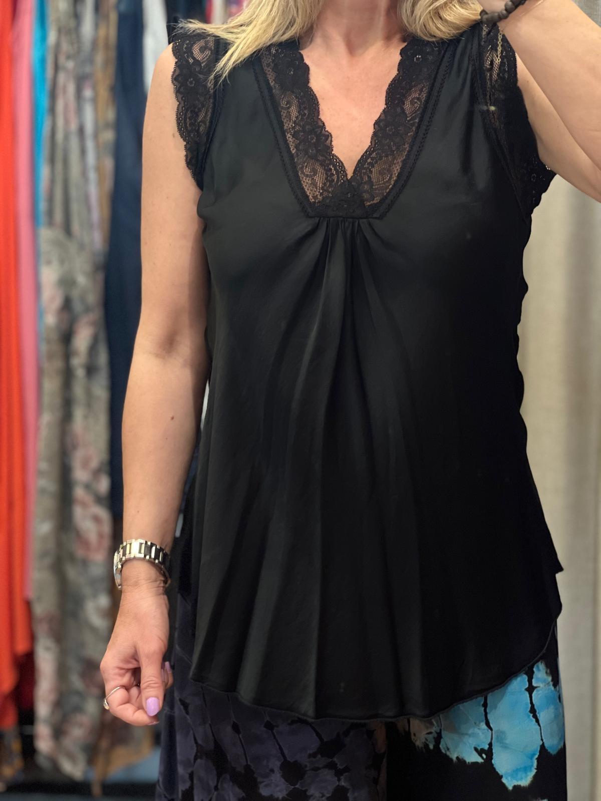 Kolsuz Dantelli İpek Bluz