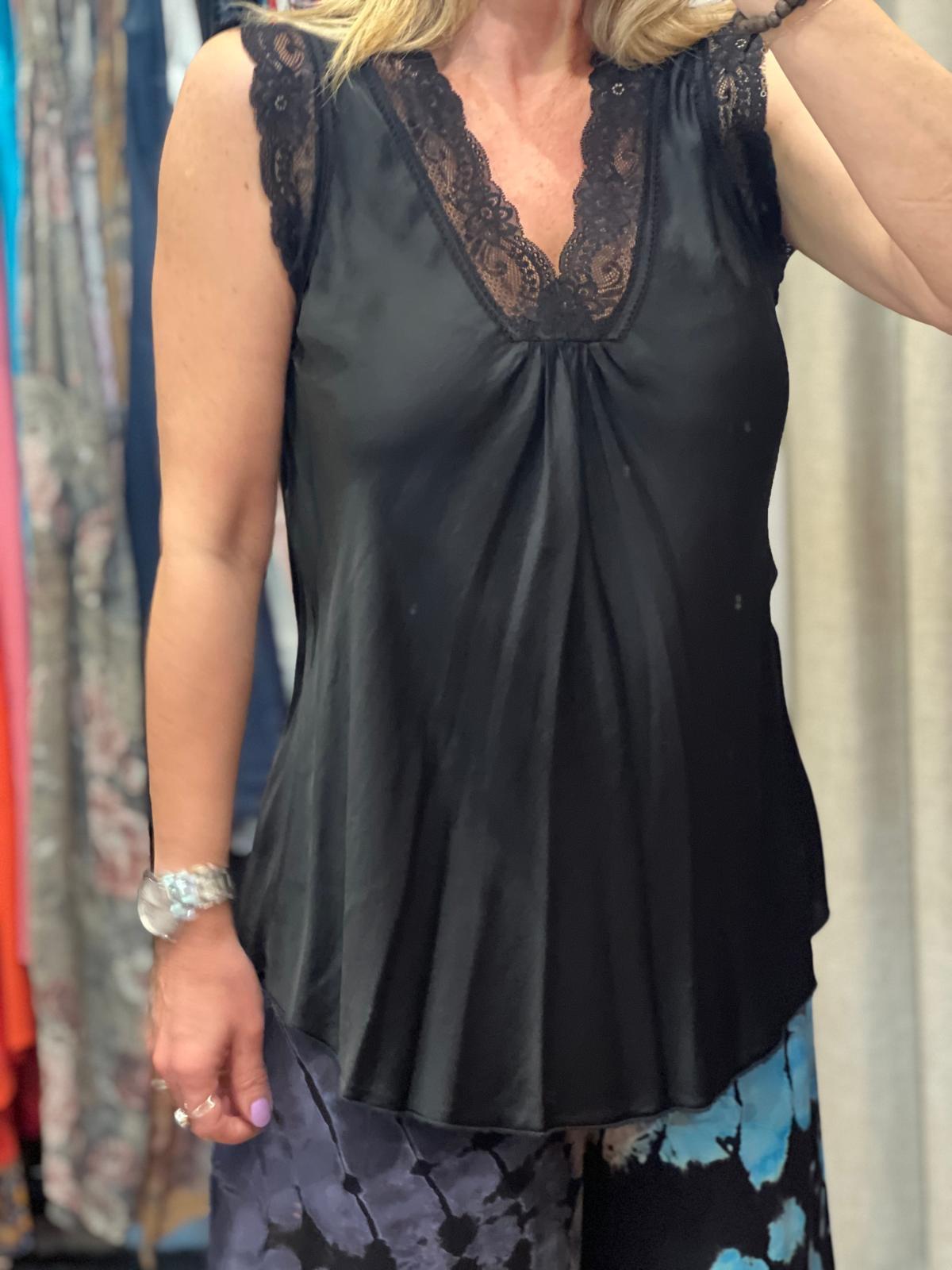 Kolsuz Dantelli İpek Bluz