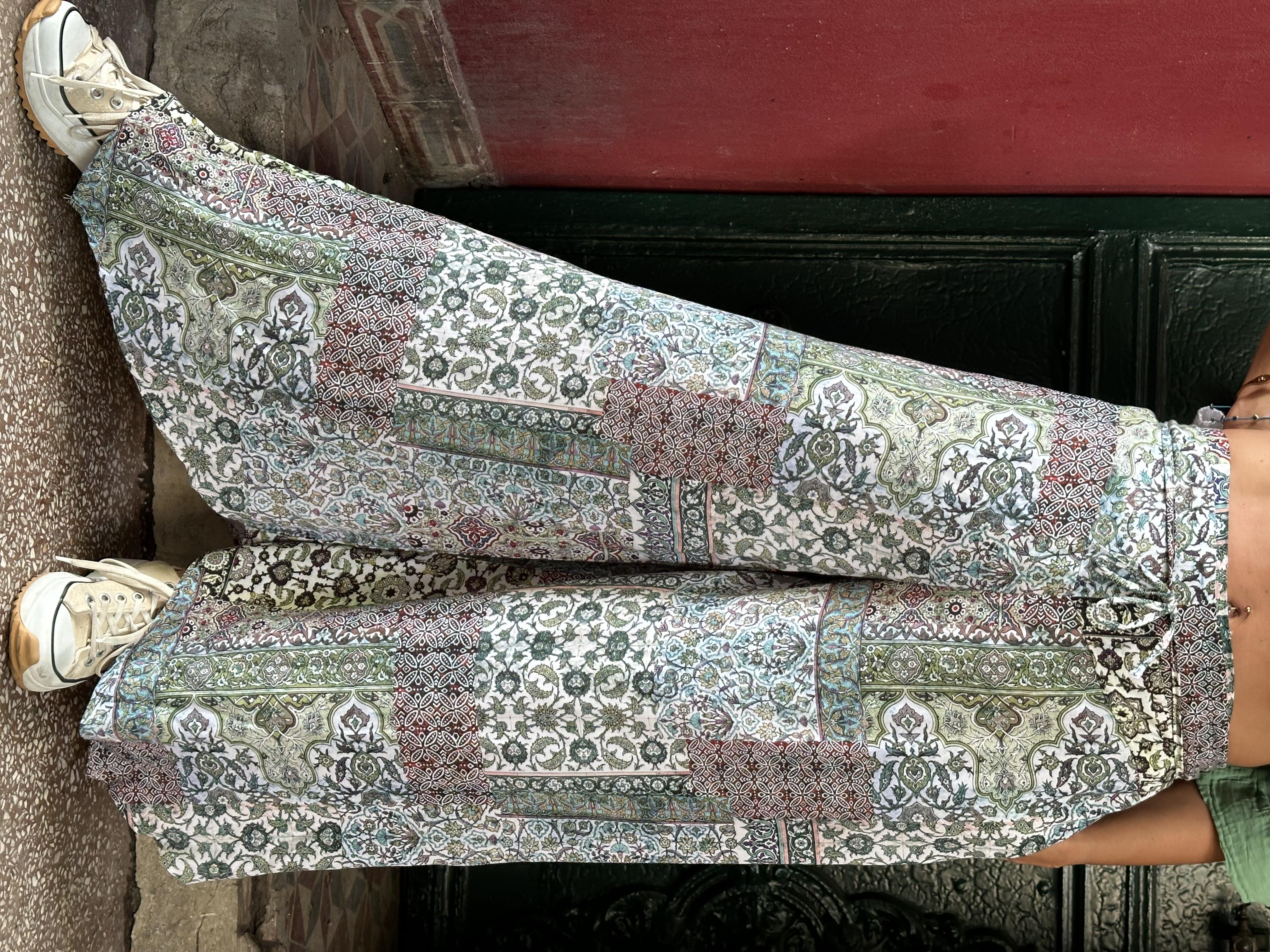 Yırtmaçlı Bol Paça Desenli Pantolon