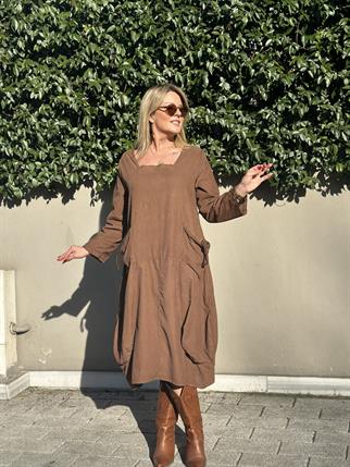 Kare Yaka Kadife Elbise