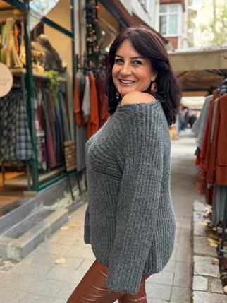 Gri Kayık Yaka Kazak