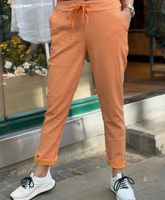 İnce Çizgili İthal Likralı Pantolon