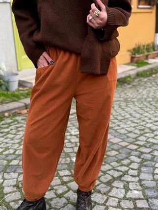 İthal İnce Fitilli Paçası Dikişli Kadife Pantolon