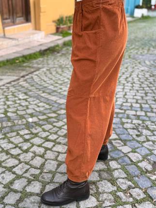 İthal İnce Fitilli Paçası Dikişli Kadife Pantolon