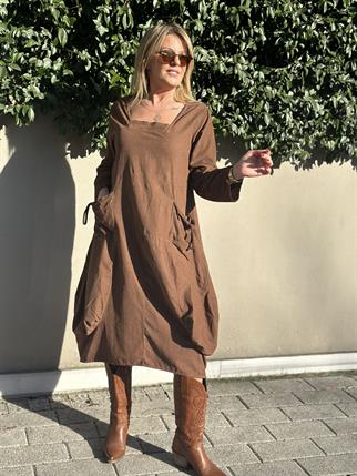 Kare Yaka Kadife Elbise