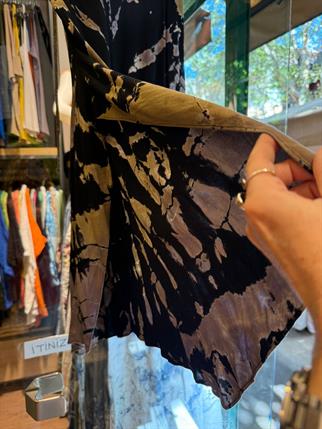 Batik Yırtmaçlı Siyah Pantolon