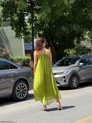 Yakası Lastik Detaylı Askılı İpek Elbise