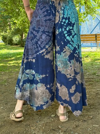Batik Yırtmaçlı Lacivert Pantolon