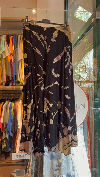 Batik Yırtmaçlı Siyah Pantolon