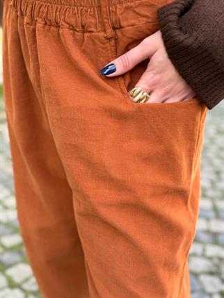 İthal İnce Fitilli Paçası Dikişli Kadife Pantolon