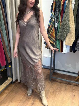 İthal Dantelli İpek Elbise