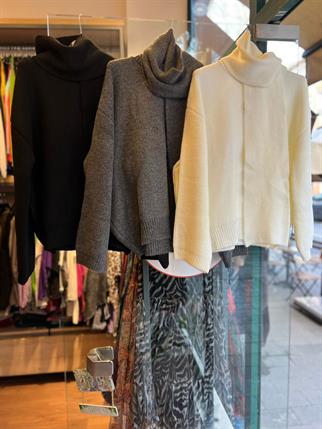 Atkılı Triko Kazak