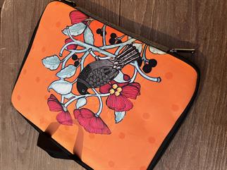 Turuncu Kuş Desenli Laptop Çantası
