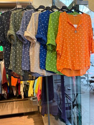 İthal Puantiyeli Düğme Detaylı Keten Bluz